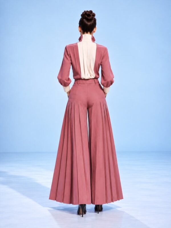 Conjunto Éclat Plissé de Deamo Noblesse, modelo de espalda