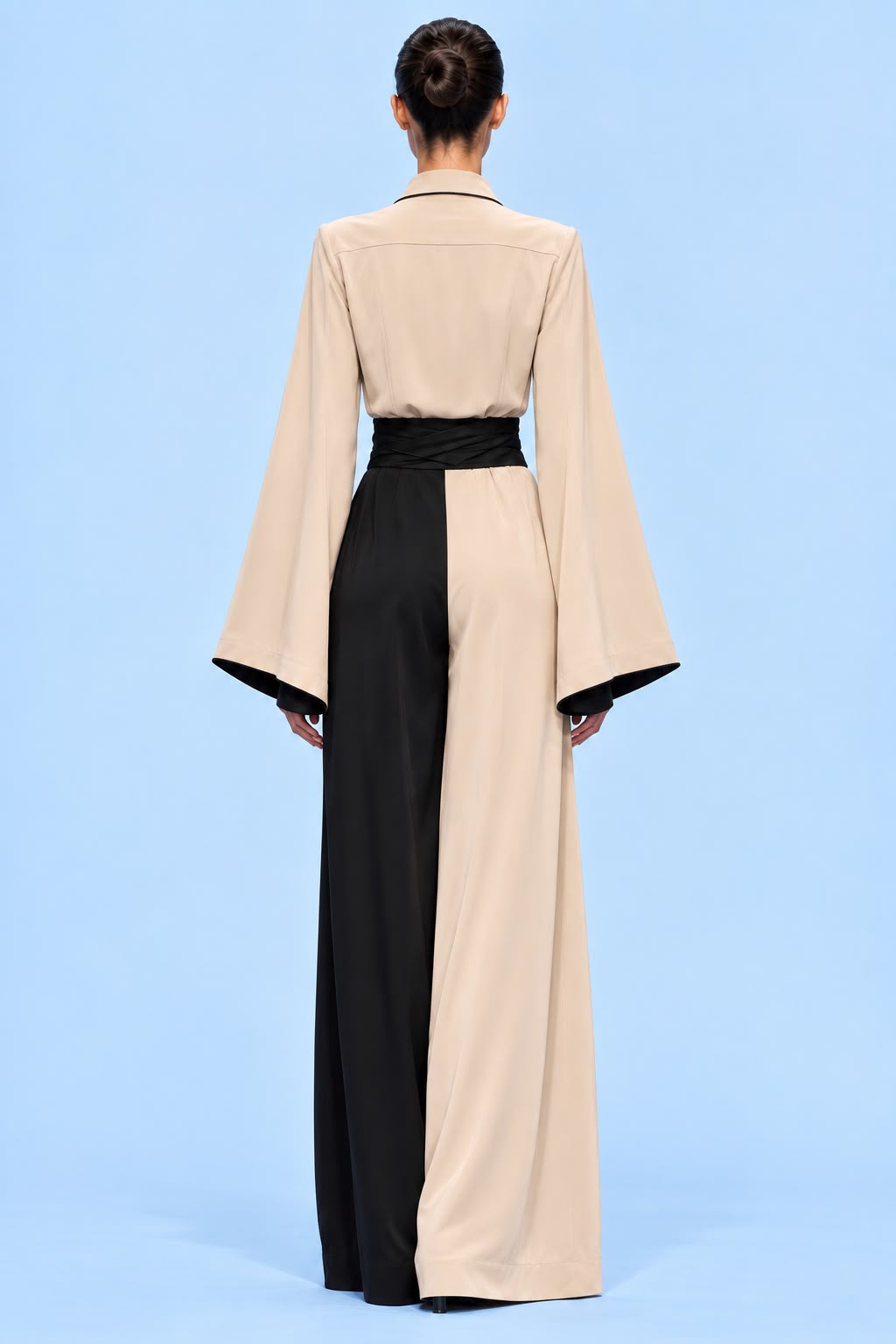 Conjunto Luz y Sombra de Deamo Noblesse, modelo de espalda